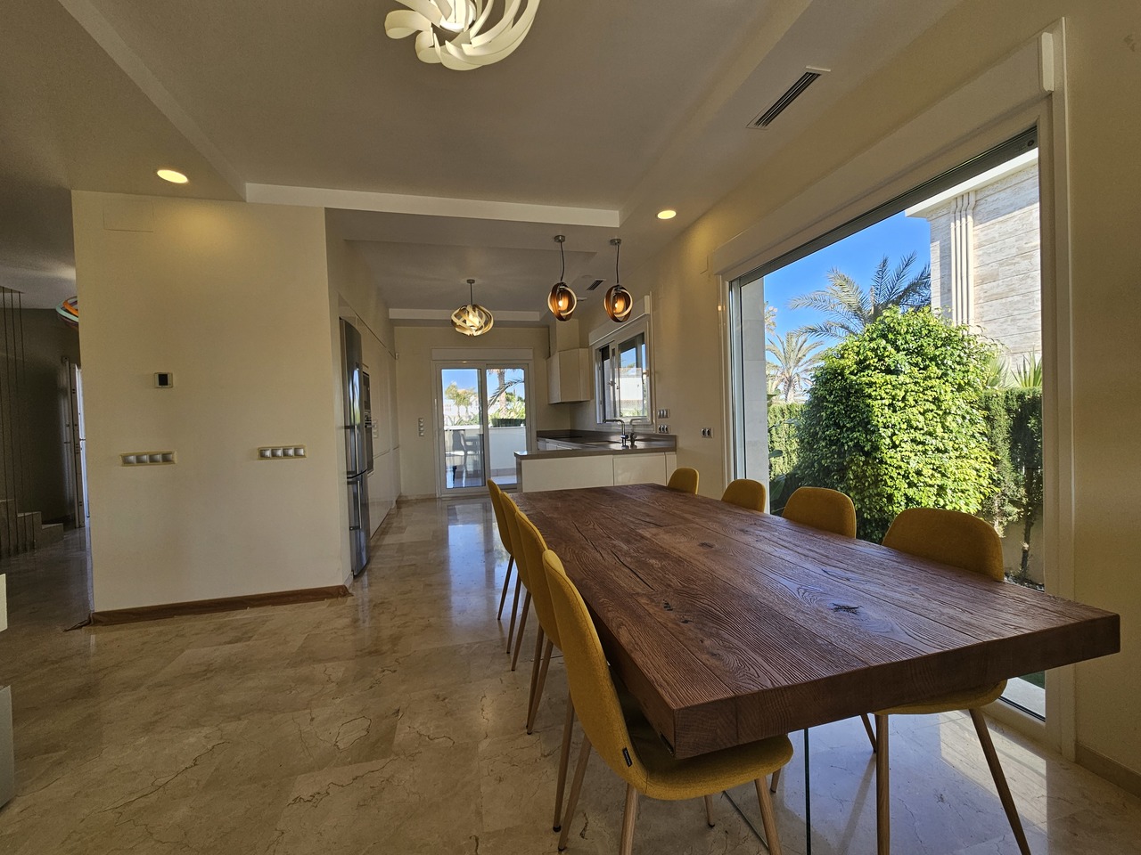 Garden in villa for sale in La Zenia