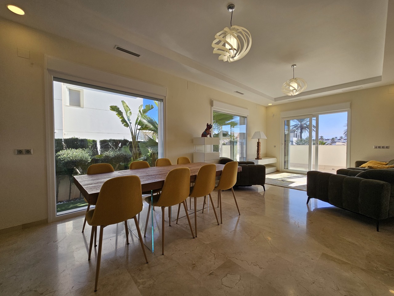 Dining area in villa for sale in La Zenia