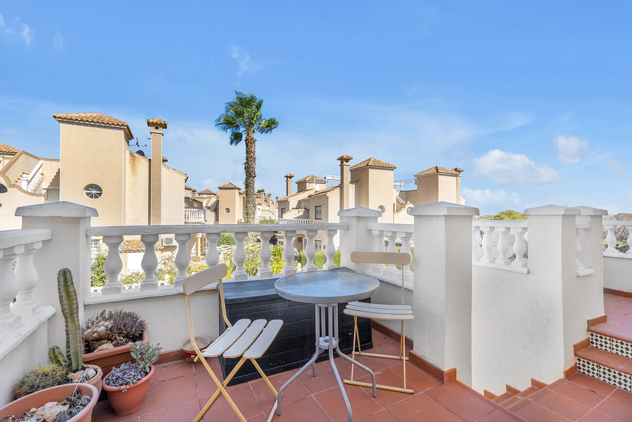 Bungalow for Sale in Playa Flamenca – Top Floor with Terrace and Communal Pool� Price: 149