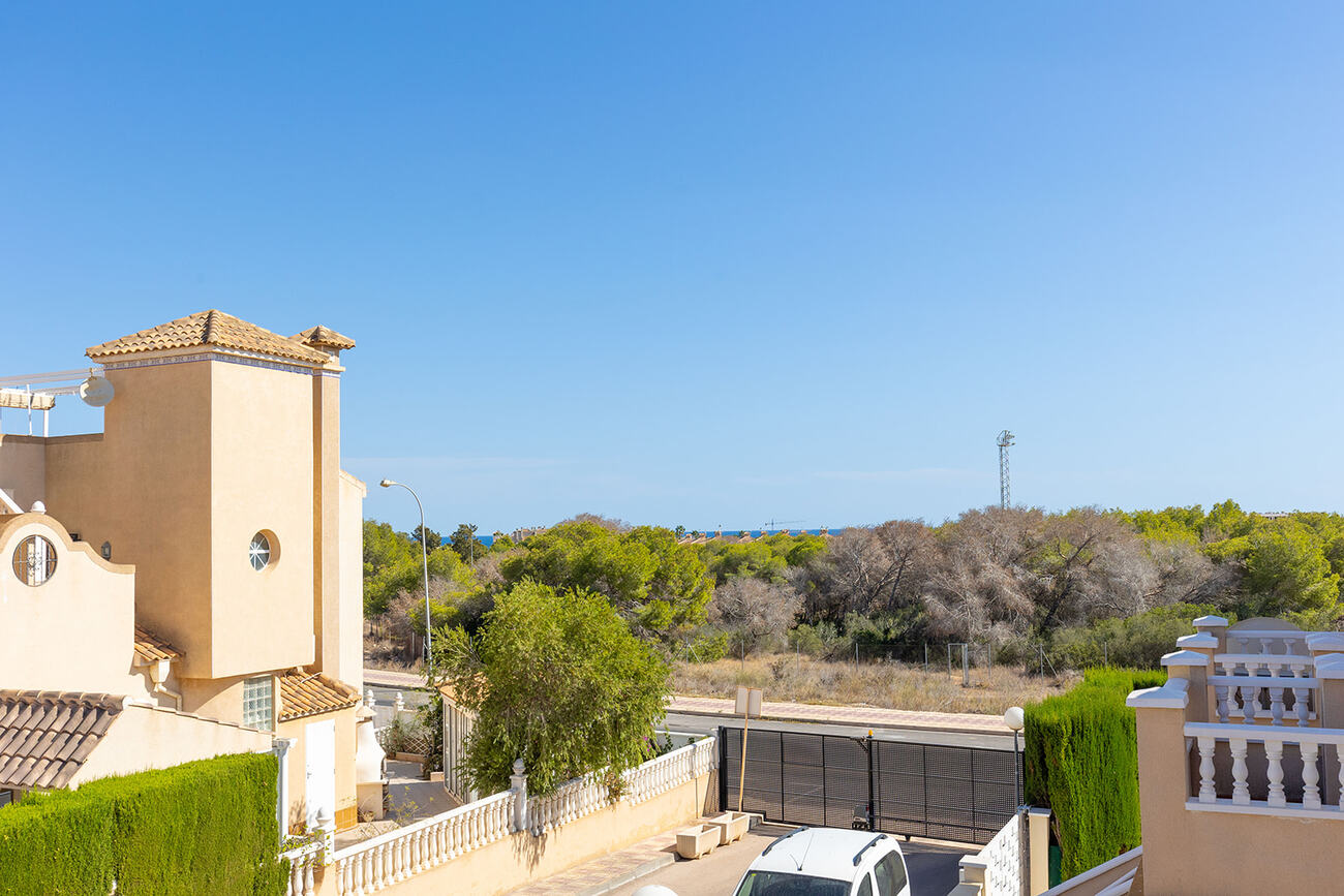 Bedroom in bungalow for sale in Orihuela Costa