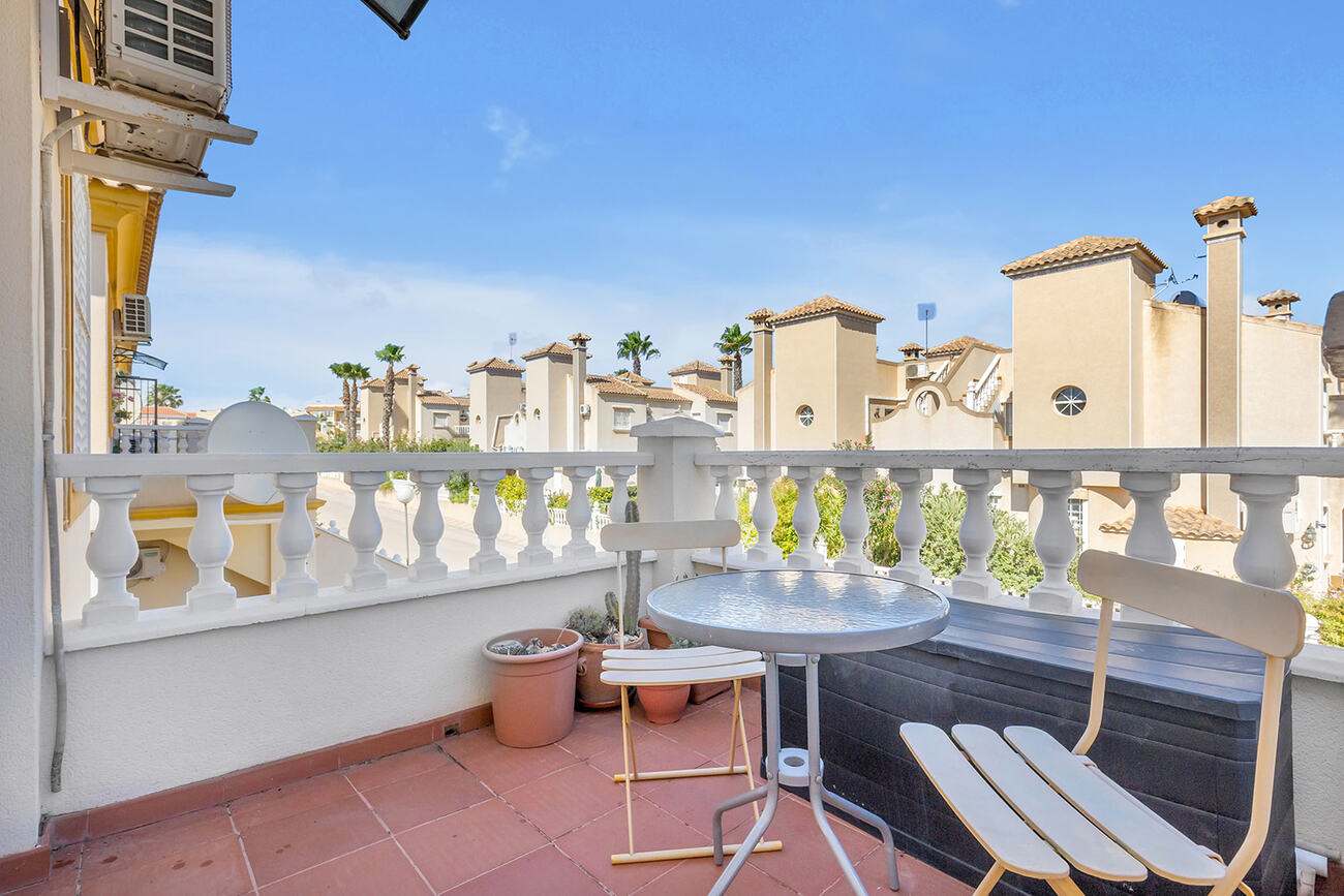 Bungalow for Sale in Playa Flamenca – Top Floor with Terrace and Communal Pool� Price: 149