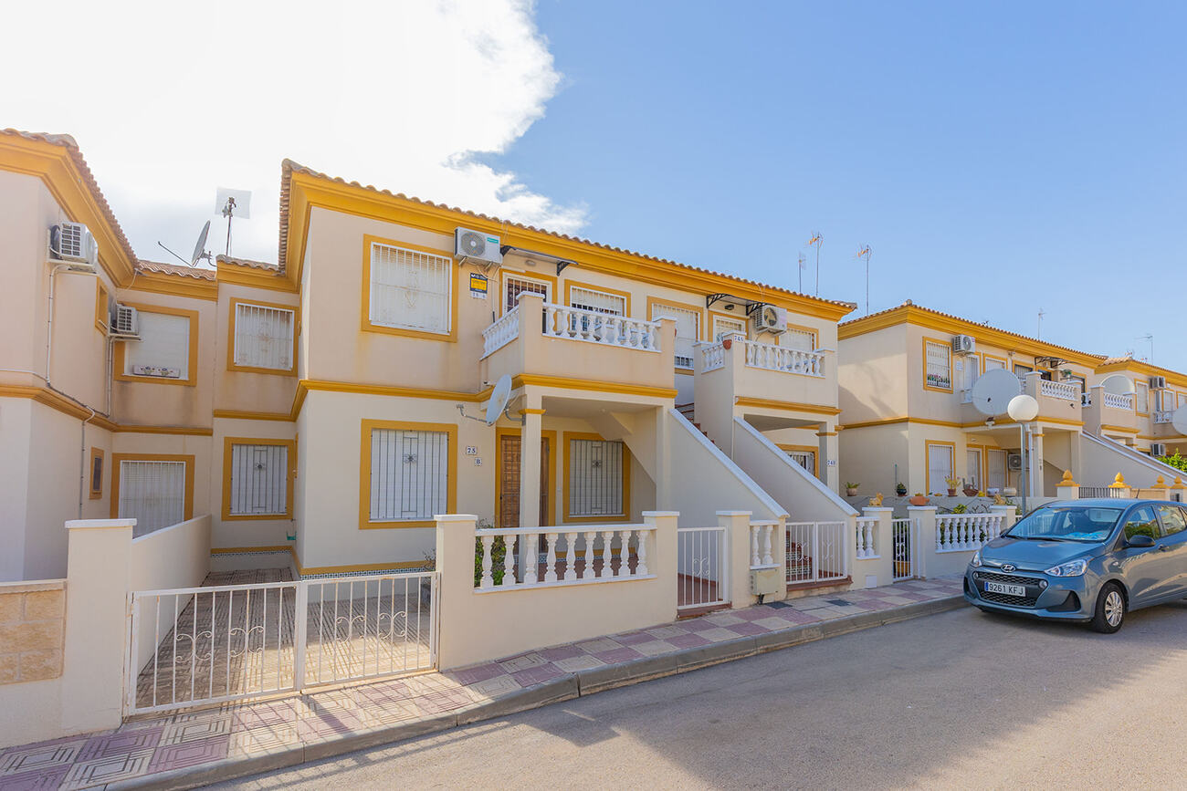 Master bedroom in bungalow for sale in Orihuela Costa