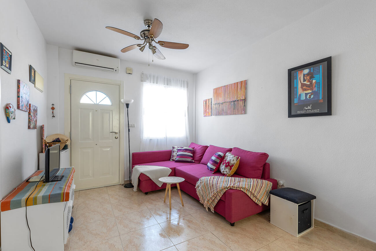 Bungalow for Sale in Playa Flamenca – Top Floor with Terrace and Communal Pool� Price: 149