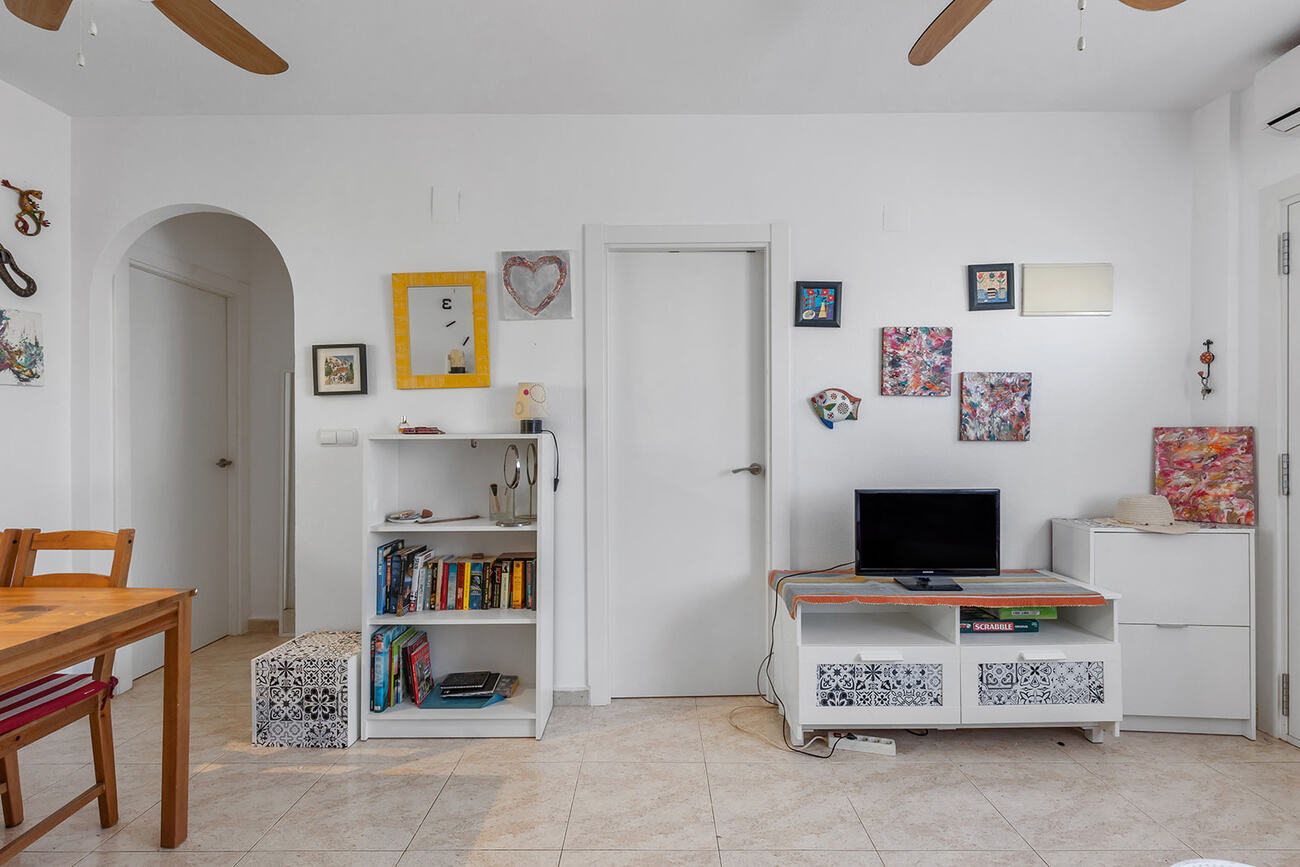 Bungalow for Sale in Playa Flamenca – Top Floor with Terrace and Communal Pool� Price: 149
