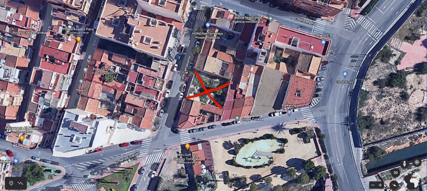 In one of the best areas of Torrevieja, next to the Parque de la Estación, very close to the Acequió