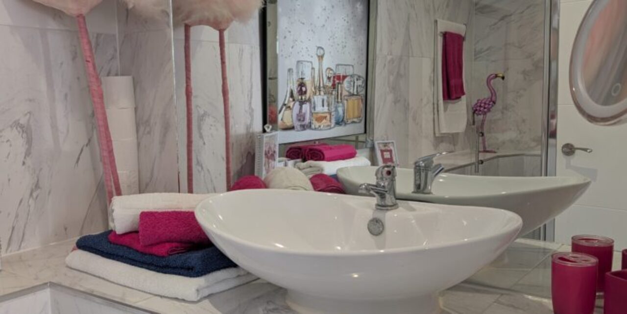 Master bedroom in villa for sale in Villamartin
