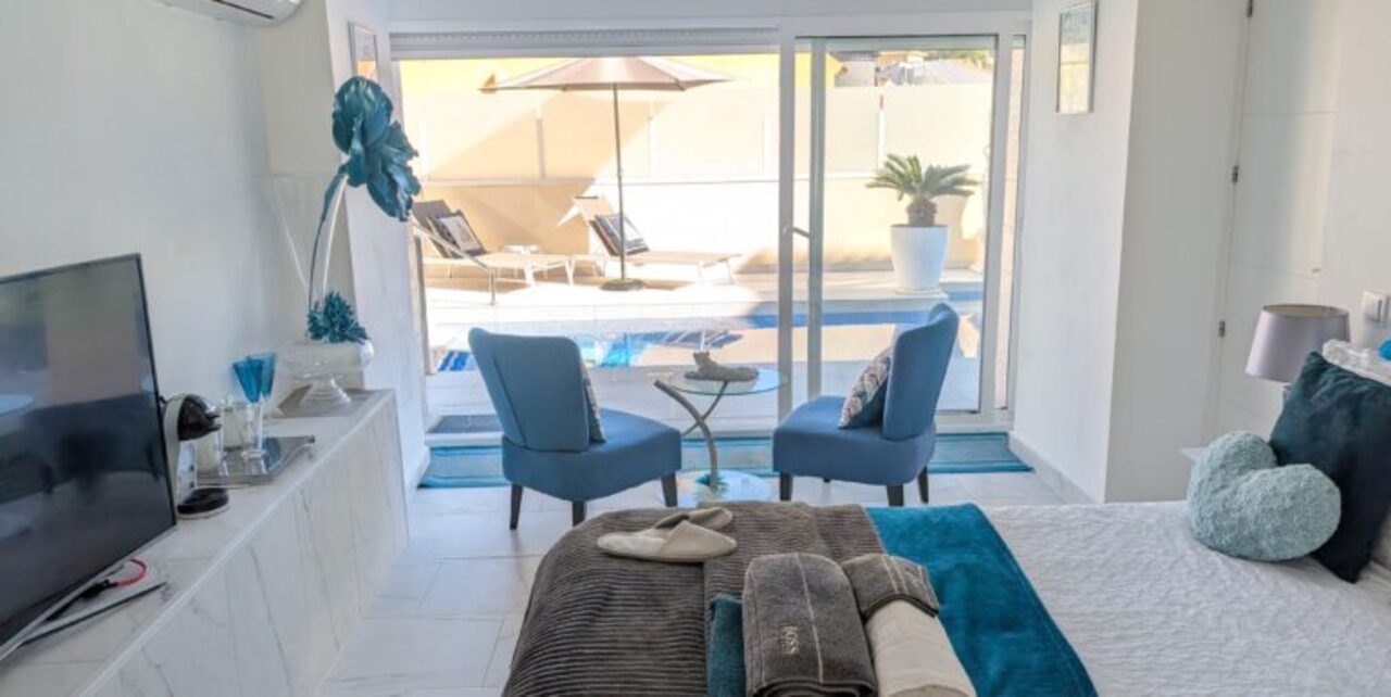 Bedroom in villa for sale in Villamartin