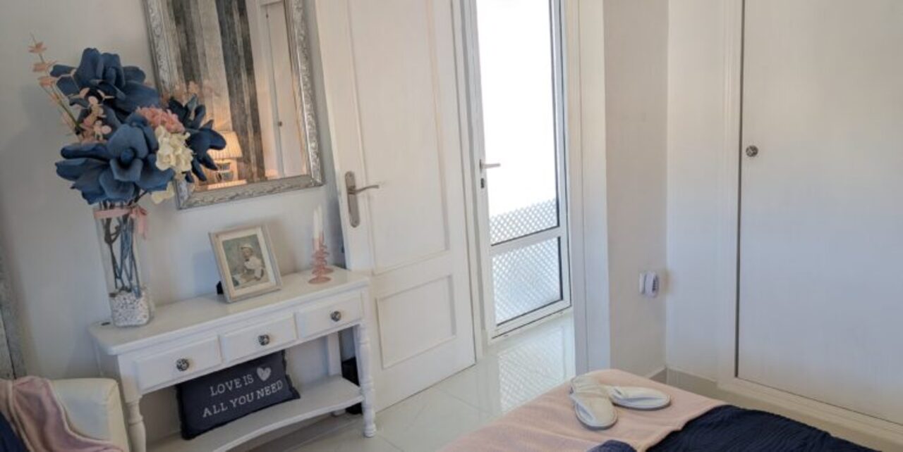 Bedroom in villa for sale in Villamartin