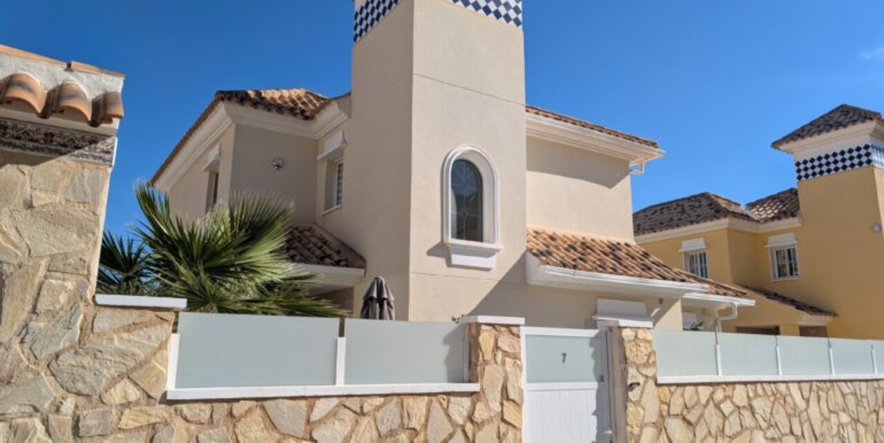 Dining area in villa for sale in Villamartin