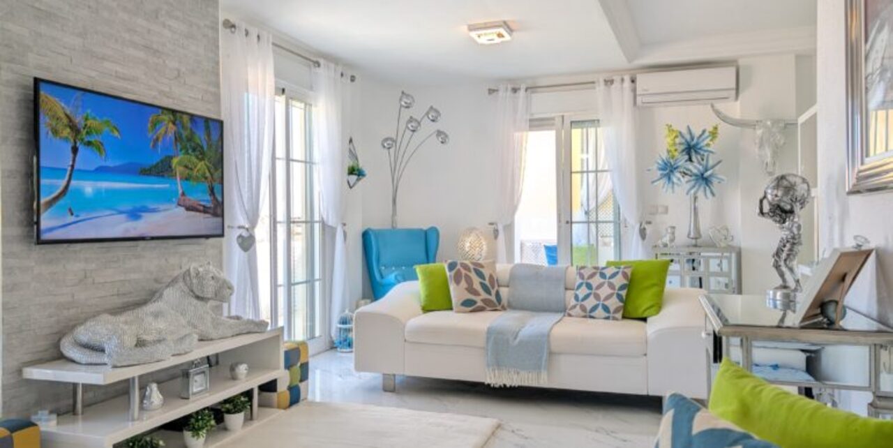 Bedroom in villa for sale in Villamartin