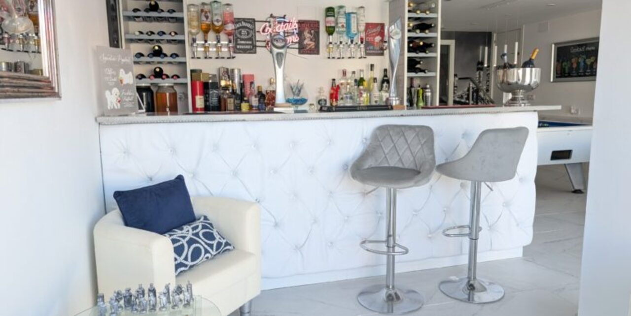 Dining area in villa for sale in Villamartin