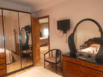 Dining area in villa for sale in Elche