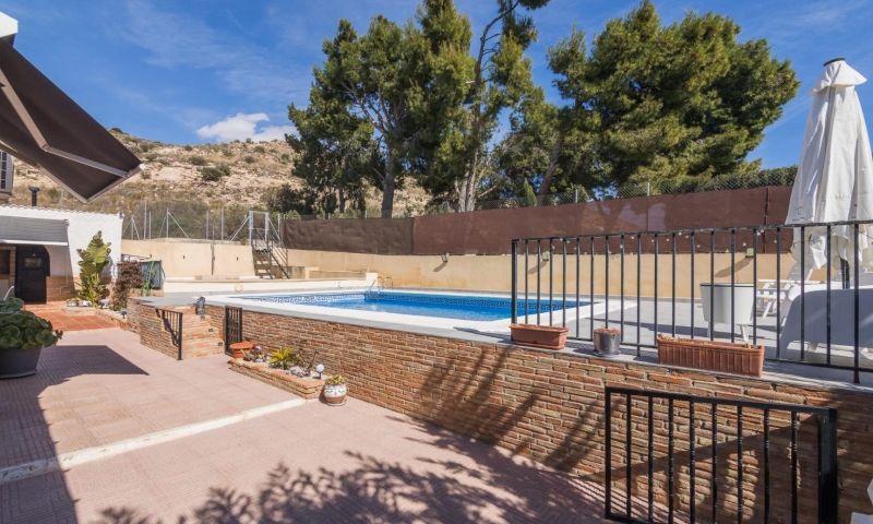 Living room in villa for sale in Elche