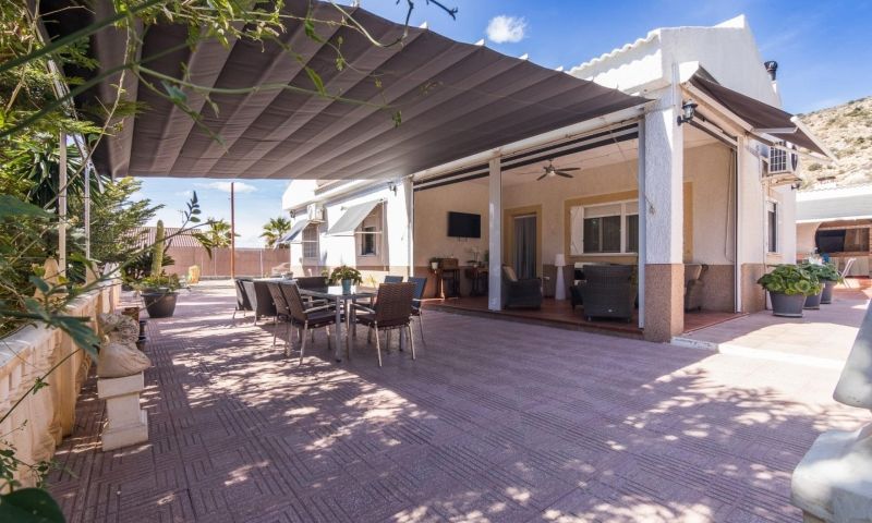 Kitchen in villa for sale in Elche