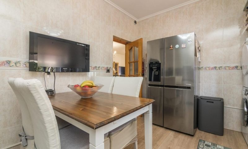 Bedroom in villa for sale in Elche