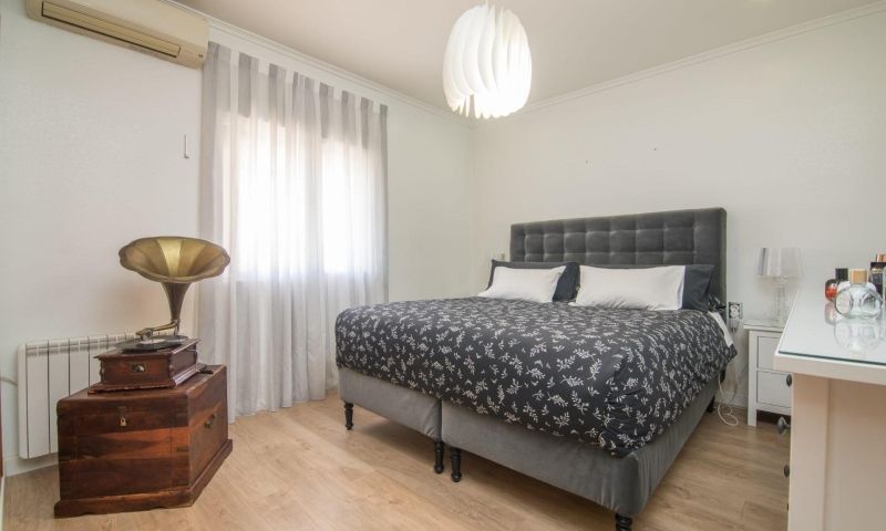 Living room in villa for sale in Elche