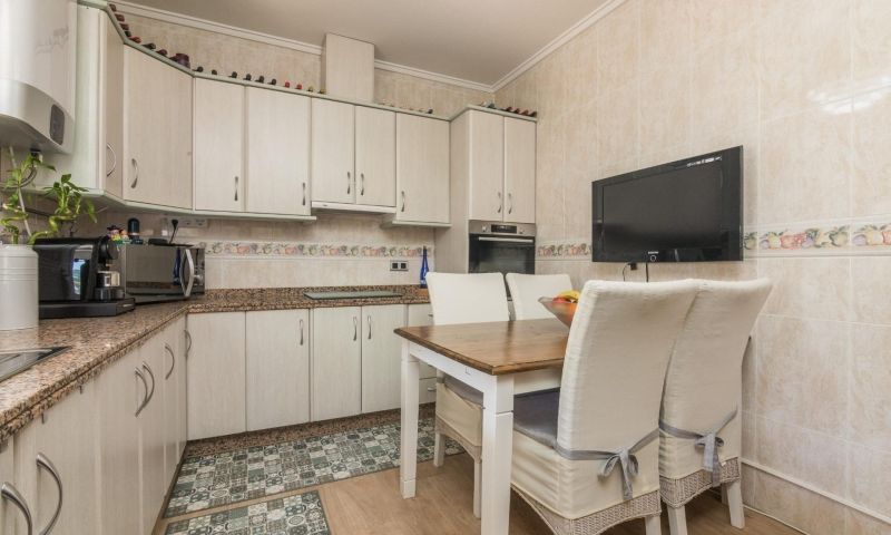 Master bedroom in villa for sale in Elche