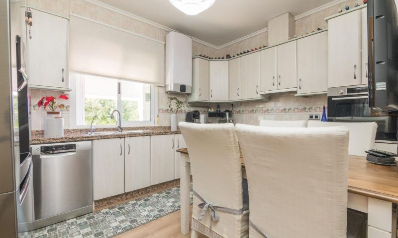 Terrace in villa for sale in Elche