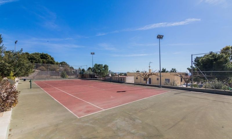 Garden in villa for sale in Elche