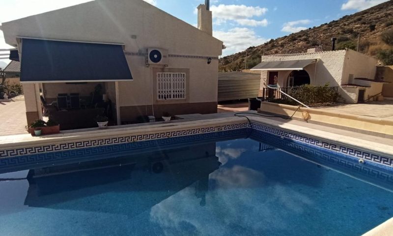 Dining area in villa for sale in Elche