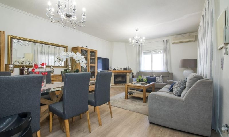Bedroom in villa for sale in Elche