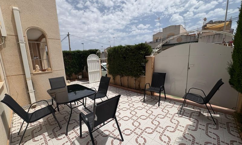 Garden in duplex for sale in Torrevieja