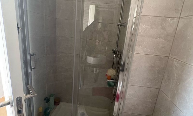 Bathroom in duplex for sale in Torrevieja