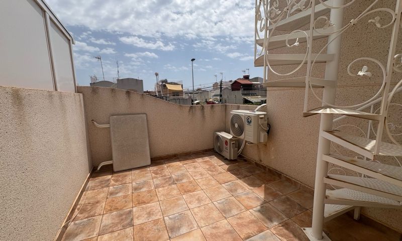 Garden in duplex for sale in Torrevieja
