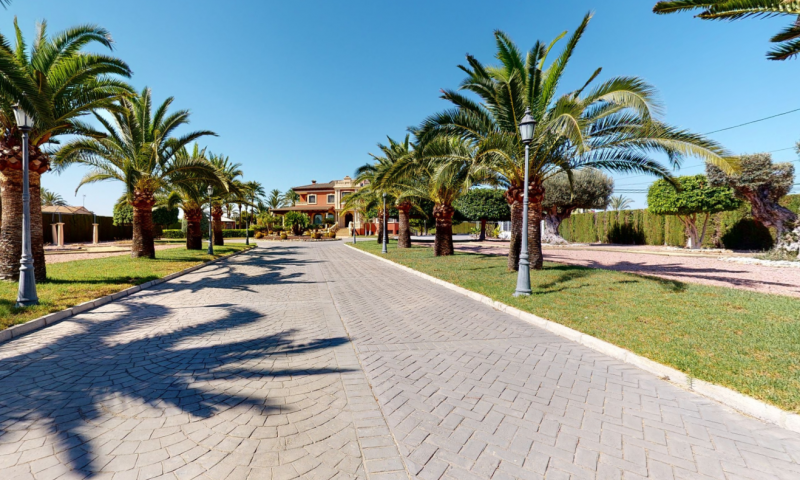 Dining area in villa for sale in Elche