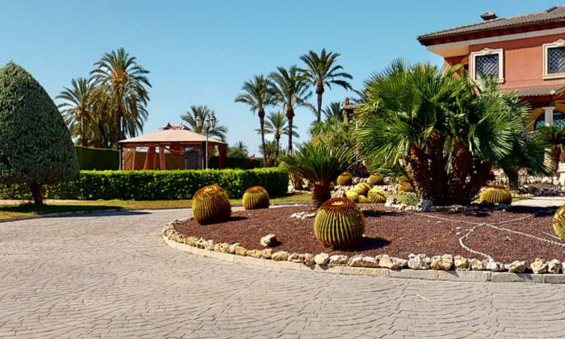 Living room in villa for sale in Elche