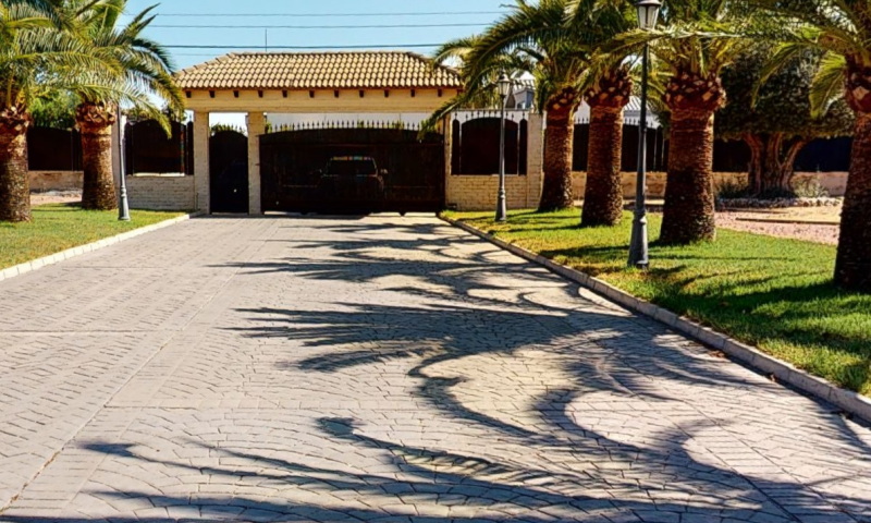 Bathroom in villa for sale in Elche
