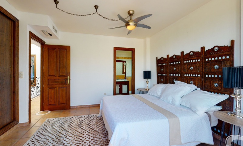 Garden in villa for sale in Elche
