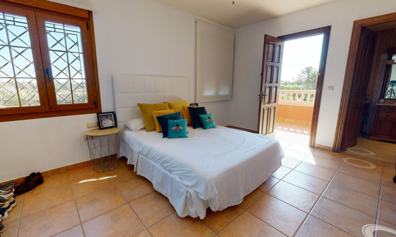 Living room in villa for sale in Elche