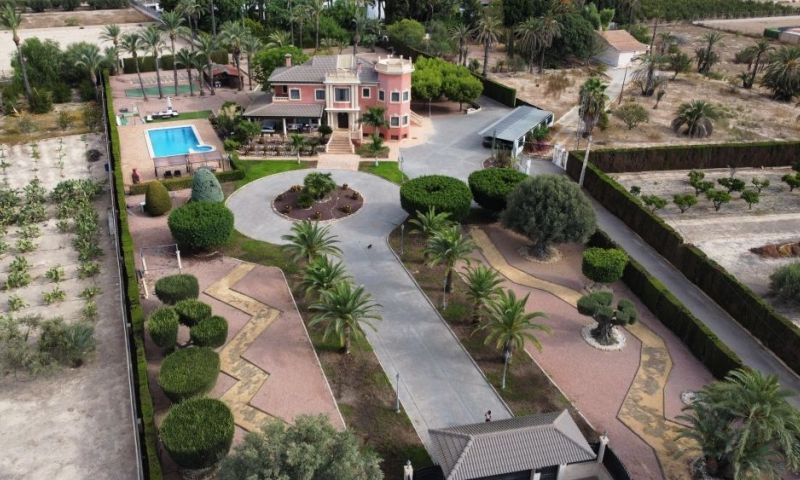 Terrace in villa for sale in Elche