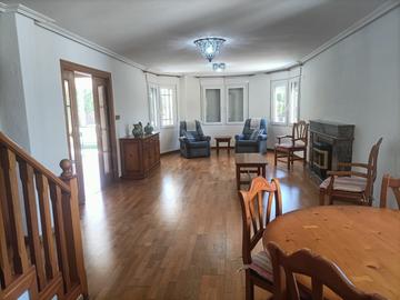 Master bedroom in villa for sale in Elche