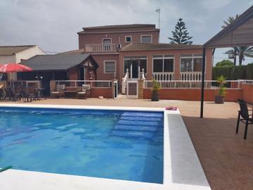 Bathroom in villa for sale in Elche