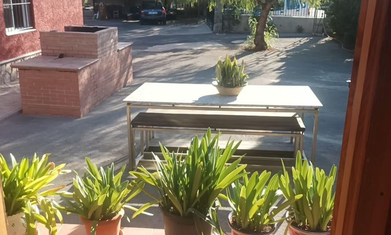 Master bedroom in villa for sale in Elche