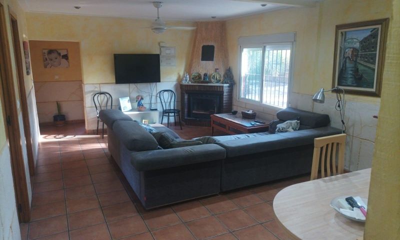 Pool area in villa for sale in Elche