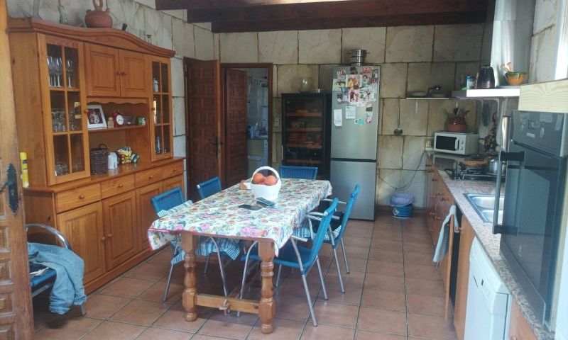 Bedroom in villa for sale in Elche