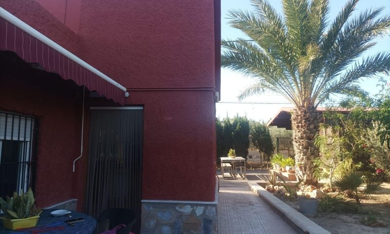 Terrace in villa for sale in Elche