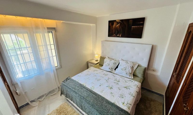 Master bedroom in apartment for sale in Torrevieja
