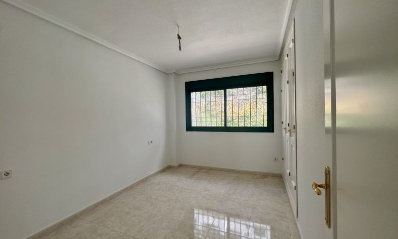 Garden in apartment for sale in Orihuela Costa