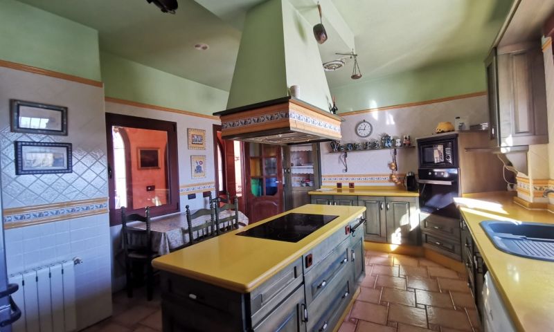 Kitchen in villa for sale in Orihuela