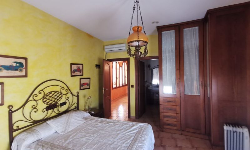 Master bedroom in villa for sale in Orihuela