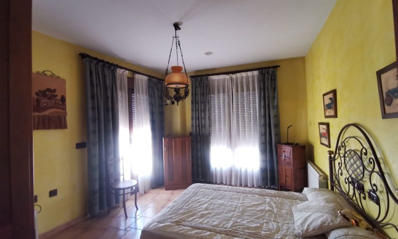 Pool area in villa for sale in Orihuela