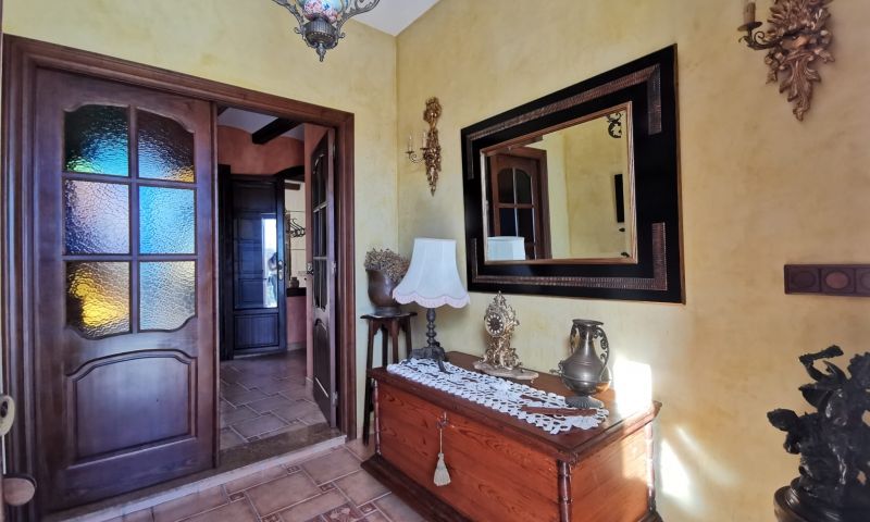 Bedroom in villa for sale in Orihuela