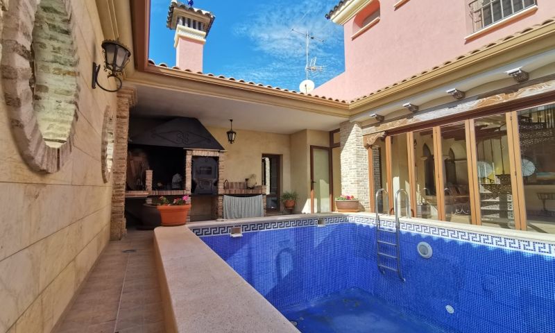 Exterior view in villa for sale in Orihuela