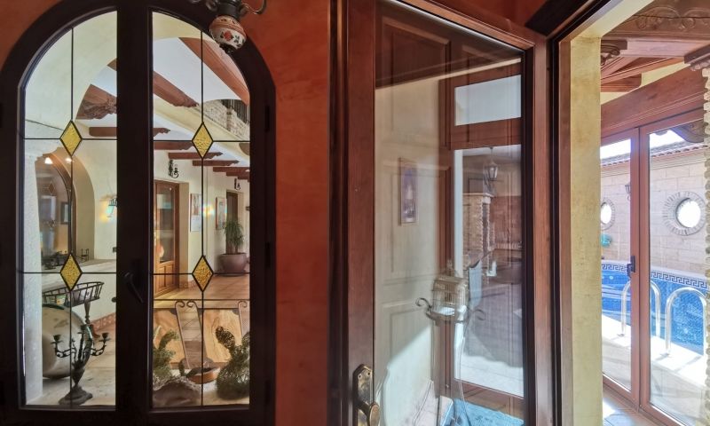 Pool area in villa for sale in Orihuela