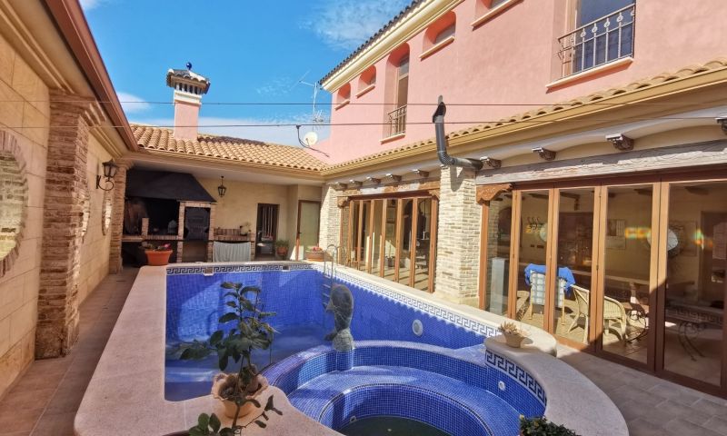 Bathroom in villa for sale in Orihuela