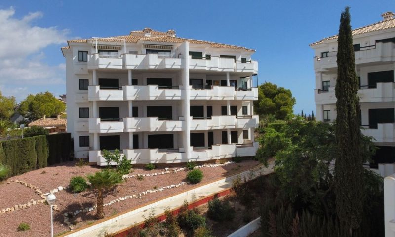 SPACIOUS FIRST FLOOR CORNER APARTMENT ON THE CAMPOAMOR GOLF COURSEFirst Floor Apartment located in t